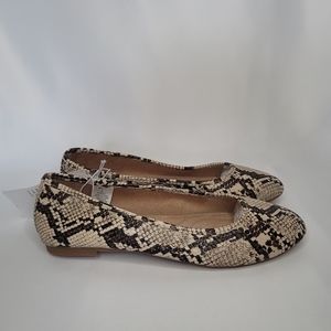 Almond Toe Snake Flats Size 6